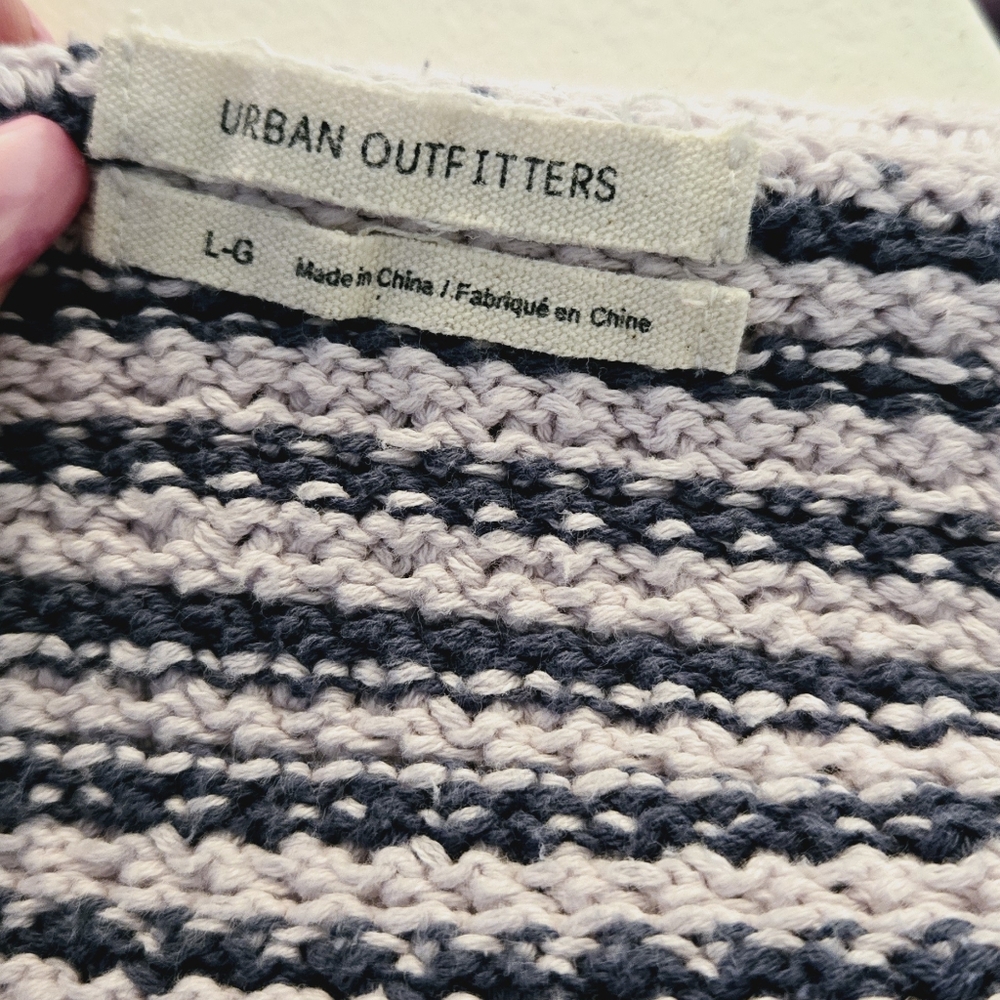 New URBAN OUTFITTERS Millie Crochet Striped Halter Top Size Large - Picture 7 of 8